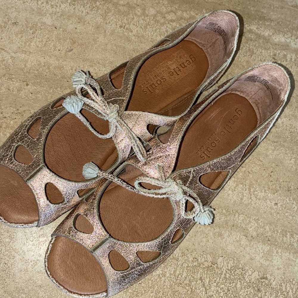 GENTLE SOULS by KENNETH COLE 'Brynn’ Leather Sandals, metallic bronze. 9.5M - Picture 4 of 16